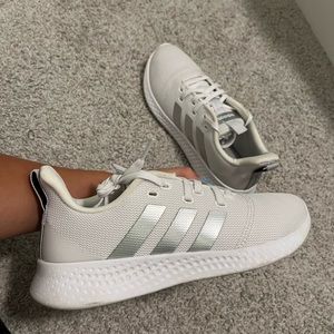 Adidas cloud foam comfort shoes